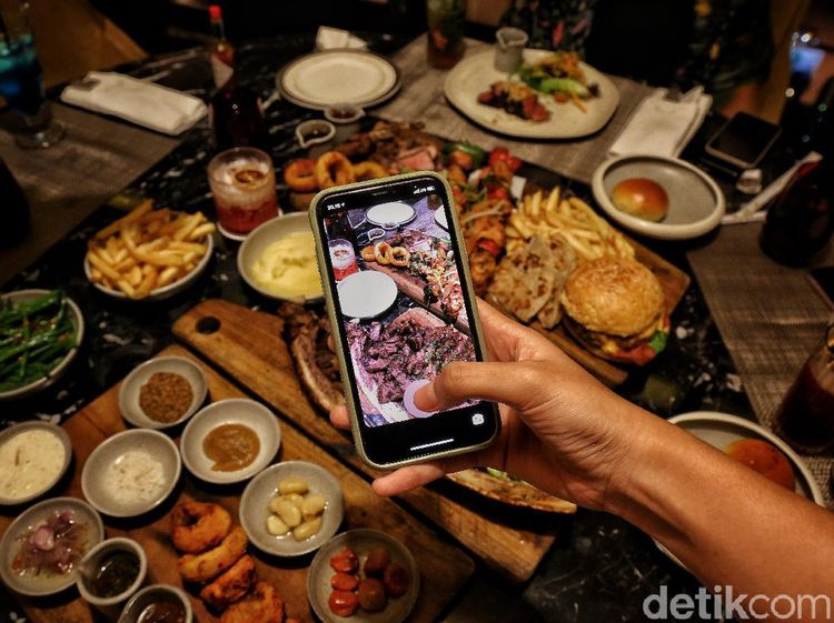 Dinner di Jembatan Kaca The 18th Restaurant and Lounge