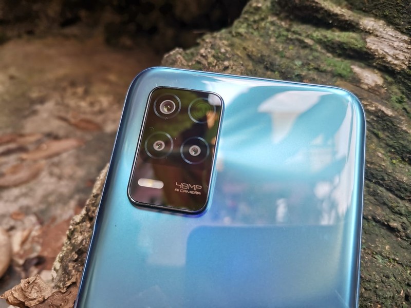 Foto unboxing Realme 8 5G. Realme 8 5G resmi masuk Indonesia pada peluncuran 16 Juni 2021. Perangkat ini akan menjadi HP 5G dengan harga terjangkau. Realme 8 5G dipatok harga Rp juta.

Kali ini, detikINET berkesempatan untuk mengulas ponsel Realme 8 5G dengan RAM 8 GB. Sebagai informasi, Realme 8 5G dibekali chipset Dimensity 700 5G Processor. Dalam box, Realme menyertakan silicon case, 18W quick charge, kabel USB Type-C, buku panduan, kartu garansi, dan SIM ejector.