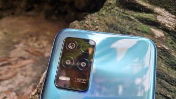 Realme 8 5G disuguhkan dengan tiga kamera belakang 48 MP lensa utama, 2 MP lensa makro, dan 2 MP depth sensor.  Foto: detikINET/Aisyah