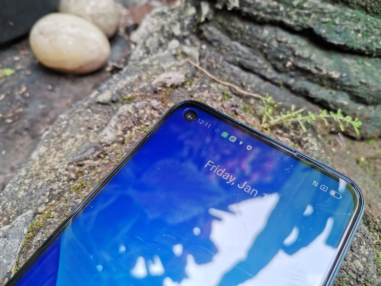 Foto unboxing Realme 8 5G. Realme 8 5G resmi masuk Indonesia pada peluncuran 16 Juni 2021. Perangkat ini akan menjadi HP 5G dengan harga terjangkau. Realme 8 5G dipatok harga Rp juta.

Kali ini, detikINET berkesempatan untuk mengulas ponsel Realme 8 5G dengan RAM 8 GB. Sebagai informasi, Realme 8 5G dibekali chipset Dimensity 700 5G Processor. Dalam box, Realme menyertakan silicon case, 18W quick charge, kabel USB Type-C, buku panduan, kartu garansi, dan SIM ejector.