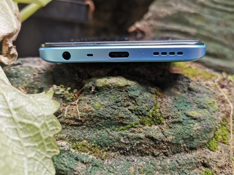 Foto unboxing Realme 8 5G. Realme 8 5G resmi masuk Indonesia pada peluncuran 16 Juni 2021. Perangkat ini akan menjadi HP 5G dengan harga terjangkau. Realme 8 5G dipatok harga Rp juta.

Kali ini, detikINET berkesempatan untuk mengulas ponsel Realme 8 5G dengan RAM 8 GB. Sebagai informasi, Realme 8 5G dibekali chipset Dimensity 700 5G Processor. Dalam box, Realme menyertakan silicon case, 18W quick charge, kabel USB Type-C, buku panduan, kartu garansi, dan SIM ejector.