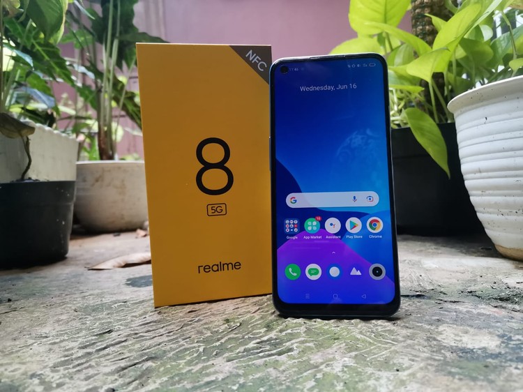 Foto unboxing Realme 8 5G. Realme 8 5G resmi masuk Indonesia pada peluncuran 16 Juni 2021. Perangkat ini akan menjadi HP 5G dengan harga terjangkau. Realme 8 5G dipatok harga Rp juta.

Kali ini, detikINET berkesempatan untuk mengulas ponsel Realme 8 5G dengan RAM 8 GB. Sebagai informasi, Realme 8 5G dibekali chipset Dimensity 700 5G Processor. Dalam box, Realme menyertakan silicon case, 18W quick charge, kabel USB Type-C, buku panduan, kartu garansi, dan SIM ejector.