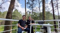 Ngopi dengan pemandangan cantik bikin kamu tambah cinta dengan Lembang.