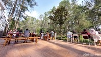 Warung Kopi Gunung berada di Jalan Tangkuban Perahu. 