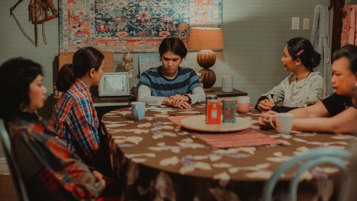 ALI & RATU RATU QUEENS (L to R) IQBAAL RAMADHAN as ALI in ALI & RATU RATU QUEENS Cr. RADITYA BRAMANTYA/NETFLIX  2021