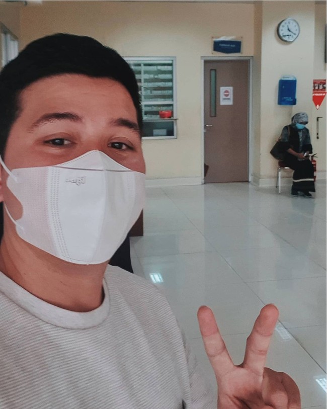 Terakhir ada Haykal Kamil. Adik dari Zaskia Adya Mecca itu juga mengabarkan bahwa dirinya terinfeksi COVID-19. Melalui unggahan Instagramnya, Haykal menceritakan perjuangannya melawan COVID-19 sampai akhirnya bisa melakukan isolasi mandiri. Dirinya mengatakan bahwa awalnya terasa berat, mengingat dirinya yang memiliki riwayat asma. Foto: Instagram/@haykalkamil