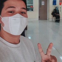 Terakhir ada Haykal Kamil. Adik dari Zaskia Adya Mecca itu juga mengabarkan bahwa dirinya terinfeksi COVID-19. Melalui unggahan Instagramnya, Haykal menceritakan perjuangannya melawan COVID-19 sampai akhirnya bisa melakukan isolasi mandiri. Dirinya mengatakan bahwa awalnya terasa berat, mengingat dirinya yang memiliki riwayat asma. Foto: Instagram/@haykalkamil