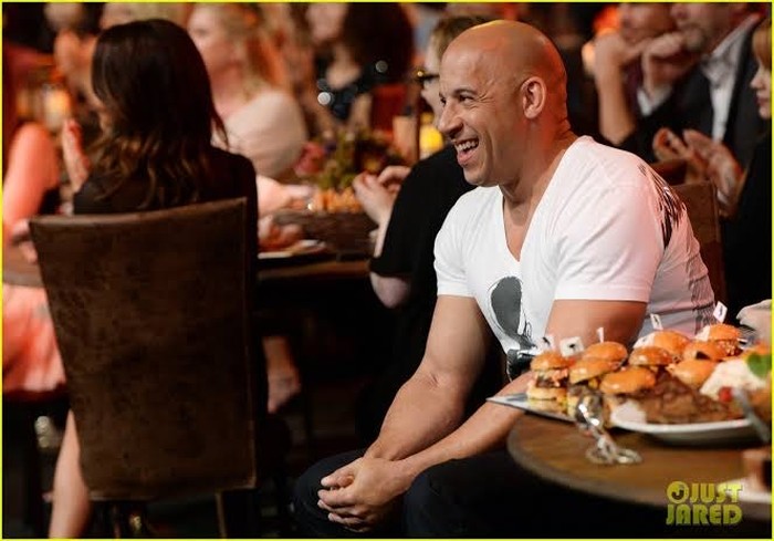 Ayam Goreng dan Pisang Jadi Menu Kesukaan Vin Diesel di Lokasi Syuting Ayam Goreng dan Pisang Jadi Menu Kesukaan Vin Diesel di Lokasi Syuting