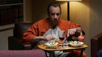 Membintangi salah satu film, Vin Diesel selalu mendalami karakternya dengan sungguh-sungguh. Seperti momennya menyantap makanan yang satu ini. Foto: Pool/Ist