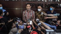 Pelaksanaannya pun berdasarkan Perkom Nomor 1 Tahun 2021 pasal 5 ayat 4 bahwa pelaksanaan teknis dilaksanakan KPK bekerja sama dengan BKN. Kemudian pelaksanaannya mulai bulan Maret 2021 sampai akhirnya diangkat menjadi ASN per tanggal 1 Juni 2021.