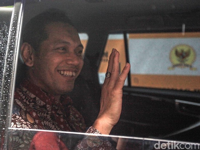 Wakil Ketua KPK Nurul Ghufron mewakili pimpinan KPK menjelaskan mengenai polemik tes wawasan kebangsaan (TWK) ke Komnas HAM.