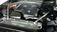 Kedua mobil ini menggunakan mesin yang identik, 4-silinder, 2.0 liter BMW TwinPower Turbo yang menghasilkan tenaga 258 dk dan torsi maksimum hingga 400 Nm. Foto: Luthfi Anshori/detikOto