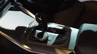 Dengan transmisi Sports Steptronic 8-percepatan, kedua kendaraan ini diklaim dapat mencapai 0-100 km/jam hanya dalam waktu 5,8 detik untuk Coupe dan 6,2 detik untuk Convertible. Foto: Luthfi Anshori/detikOto