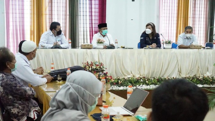Bupati Aceh Besar, Mawardi Ali dan utusan Kemenkes (dok. Pemkab Aceh Besar)
