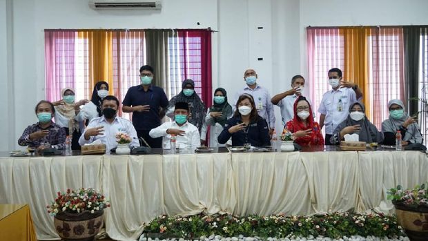Bupati Aceh Besar, Mawardi Ali dan utusan Kemenkes (dok. Pemkab Aceh Besar)