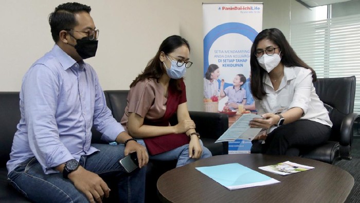 Cairkan Klaim COVID-19 Rp 119 Miliar Panin Dai-ichi Life terus membuktikan komitmennya dalam hal pembayaran klaim terhadap nasabah. Tercatat, sejak April 2020-Mei 2021, Rp 119 Miliar digelontorkan untuk klaim COVID-19.