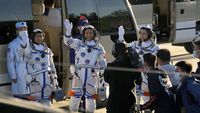 Berlomba Ke Angkasa, China Kirim 3 Astronaut Ke Antariksa