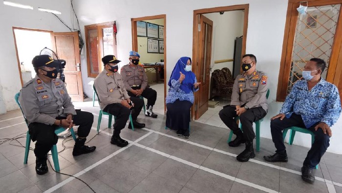 Ini Cara Polisi Percepat Vaksinasi COVID-19 di Jombang