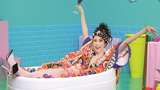 Penyanyi Hong Kong Dikecam Setelah Pakai Baju Dolce & Gabbana di Video Klip