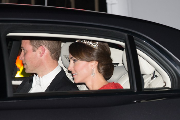 LONDON, ENGLAND - OCTOBER 20: Prince William, Duke of Cambridge (L) and his wife Catherine, Duchess of Cambridge wearing a tiara made by Garrard London, arrive for a state banquet to honour the state visit by Chinas President, Xi Jinping on October 20, 2015 in London, England. The President of the Peoples Republic of China, Mr Xi Jinping and his wife, Madame Peng Liyuan, are paying a State Visit to the United Kingdom as guests of The Queen. They will stay at Buckingham Palace and undertake engagements in London and Manchester. The last state visit paid by a Chinese President to the UK was Hu Jintao in 2005.  (Photo by Carl Court/Getty Images)