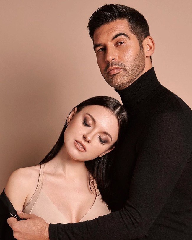 Lagi-lagi musim panas yang krusial. Dan seperti perasaan yang sudah familiar ketika hatiku bersedih karena aku benci mengucapkan selamat tinggal tapi aku juga menantikan karena halaman baru dimulai, tulisnya dalam unggahan terbaru yang juga menampilkannya berbusana renang. Foto: Instagram @katerina__fonseca