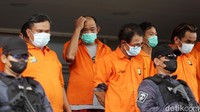 Para pelaku ini merupakan kelompok yang bermain di luar Pelabuhan Tanjung Priok. Mereka mengganggu sopir truk yang hendak melakukan bongkar-muat di Pelabuhan Tanjung Priok.