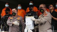Para pelaku ini merupakan kelompok yang bermain di luar Pelabuhan Tanjung Priok. Mereka mengganggu sopir truk yang hendak melakukan bongkar-muat di Pelabuhan Tanjung Priok.