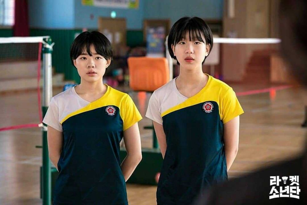 Lee Ji Won (kanan) di Racket Boys
