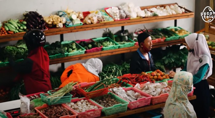 Mantan Bos Rongsokan Beromzet Rp 700 Juta Kini Alih Profesi Jadi Tukang Sayur Mantan Bos Rongsokan Beromzet Rp 700 Juta Kini Alih Profesi Jadi Tukang Sayur