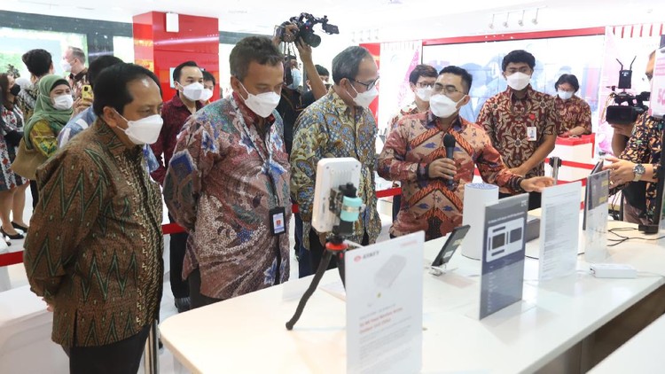Smartfren kembali melakukan uji coba 5G dengan Kementerian Komunikasi dan Informatika (Kominfo) menggunakan pita frekuensi 26 GHz.