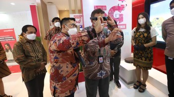 Seperti saat ini, Smartfren kembali melakukan uji coba 5G dengan Kementerian Komunikasi dan Informatika (Kominfo) menggunakan pita frekuensi 26 GHz.