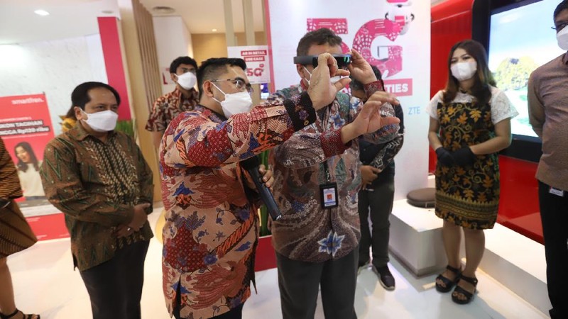 Smartfren kembali melakukan uji coba 5G dengan Kementerian Komunikasi dan Informatika (Kominfo) menggunakan pita frekuensi 26 GHz.