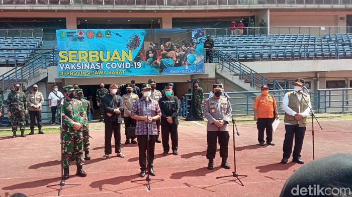 Menkes sebut Jokowi targetkan 1 juta vaksinasi per hari