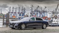 Untuk dapur pacunya, konsumen bisa memilih antara dua varian Maybach S-Classs, yaitu S580 4Matic dengan mesin V8 4.0 liter bertenaga 496 daya kuda dan S680 4Matic yang menggunakan mesin V12 6.0 liter bertenaga 603 daya kuda. Unit mesin V12 dipasangkan dengan penggerak semua roda (all wheel drive). Foto: Pool