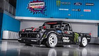 Mobil ini dikawinkan dengan penggerak All Wheel Drive bersama 6 percepatan. Foto: Pool (MotorTrend)