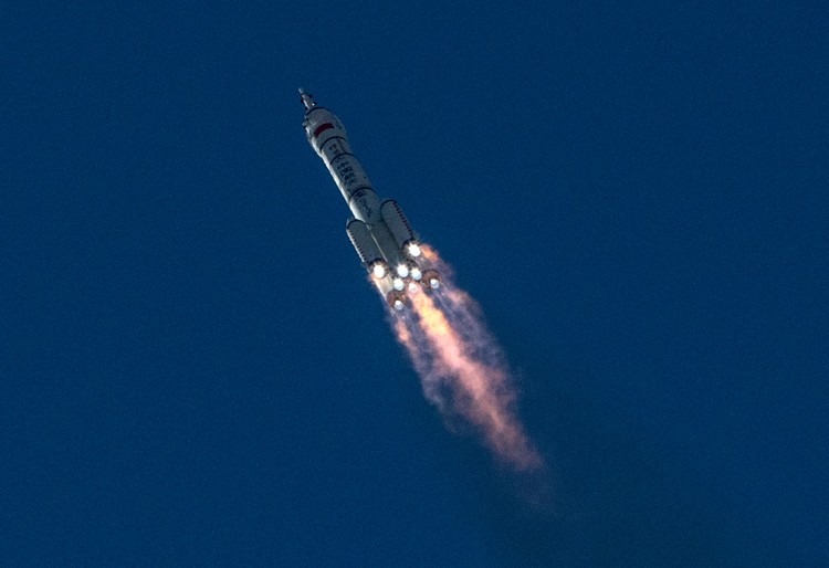 Tiga astronaut China yang akan menjadi awak pertama Stasiun Luar Angkasa Tiangong telah diluncurkan pada Kamis (17/6) pagi waktu setempat.