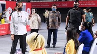 Presiden menegaskan bahwa pemerintah terus berupaya untuk mengakselerasi gelaran vaksinasi ini.
