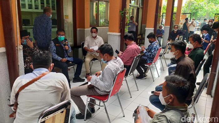 Pemkot Surabaya menggelar audiensi dengan Gerakan Selamatkan Jatim (GAS). Audiensi terkait kebijakan penyekatan di Suramadu, Surabaya.