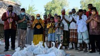 Distribusi bantuan dilakukan selama dua hari di 3 kabupaten/kota di NTT, hari pertama di kampung mualaf di Desa Oebelo RT 20 RW 09 Kecamatan Amanuba Selatan, Kabupaten Timor Tengah Selatan (TTS) dan di Desa Wehali RT 19 RW 08, Kecamatan Malaka Tengah, Kabupaten Malaka. Sementara di hari kedua bantuan disalurkan di beberapa titik di Kota Kupang yaitu di Kecamatan Kelapa Lima dan Kecamatan Alak, Kota Kupang.