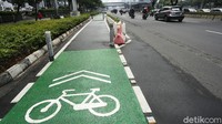 Jauh sebelum polemik jalur sepeda Sudirman-Thamrin, di awal pembangunannya pada Februari 2021 lalu menghabiskan dana sekitar Rp 30 miliar tapi bukan dari APBD DKI Jakarta melainkan dari pihak ketiga.