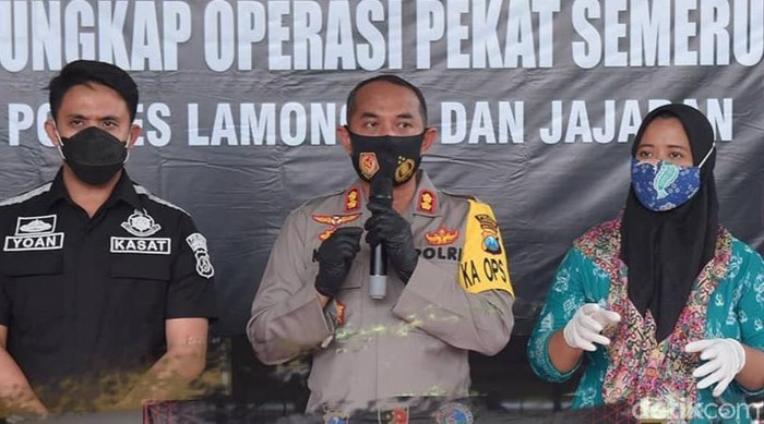 Seorang kades di Lamongan terjerat kasus perzinaan dan narkoba. Pemkab Lamongan masih menunggu putusan resmi dari kasus tersebut.