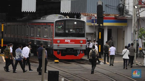 Presiden Joko Widodo Meninjau Vaksinasi di Stasiun Bogor. (CNBC Indonesia/ Muhammad Sabki)