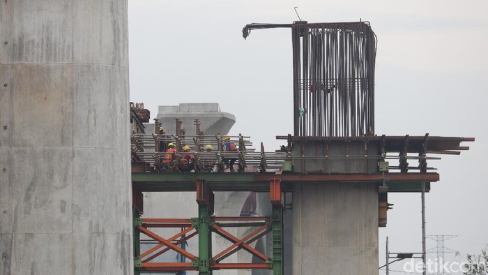 Progres pembangunan proyek Kereta Cepat Jakarta Bandung (KCJB) terus dipercepat. Penasaran seperti apa penampakannya?