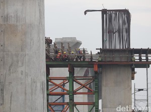 Kunjungi Karawang, Menko Marves Luhut Aspresiasi Progres KJCB