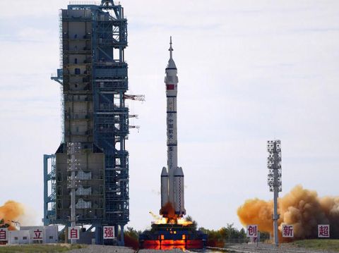 A Long March-2F Y12 rocket carrying a crew of Chinese astronauts in a Shenzhou-12 spaceship lifts off at the Jiuquan Satellite Launch Center in Jiuquan in northwestern China, Thursday, June 17, 2021. China has launched the first three-man crew to its new space station in its the ambitious programs first crewed mission in five years. (AP Photo/Ng Han Guan)