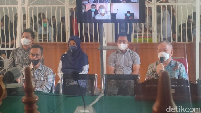 Saksi yang dihadirkan KPK dalam sidang terdakwa penyuap Nurdin Abdullah, Agung Sucipto di Makassar (Hermawan/detikcom).