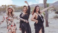 Meski begitu, Sarah Azhari juga masih kerap berbagi kegiatannya di media sosial. Ini potret Azhari bersaudara. Foto: dok instagram sazarita