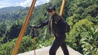 Potret Sarita Abdul Mukti trekking. Foto: Dok. Instagram @queen_saritaabdulmukti.