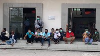 Pasien yang dirawat mayoritas berasal dari Madura dan terjaring penyekatan di Suramadu. Pasien di RS Darurat Bangkalan terus bertambah setiap hari. Kini, sudah ada 128 pasien COVID-19 yang dirawat. Dengan rincian, 26 positif swab PCR, dan 102 positif tes antigen.