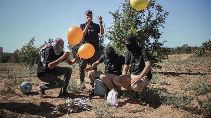 Serangan balon api menandai gejolak besar pertama antara Israel dan Gaza sejak gencatan senjata pada 21 Mei lalu.